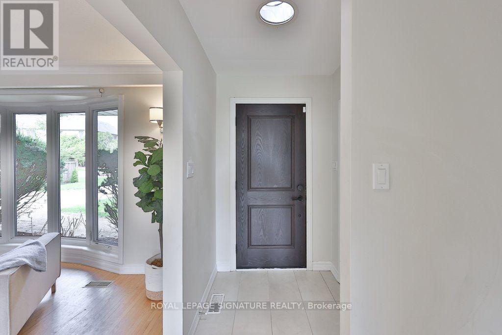 1486 Hixon Road S, Oakville, Ontario  L6L 1S3 - Photo 4 - W13709846