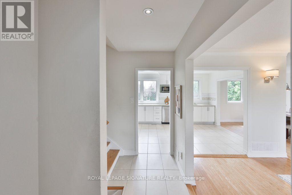 1486 Hixon Road S, Oakville, Ontario  L6L 1S3 - Photo 5 - W13709846