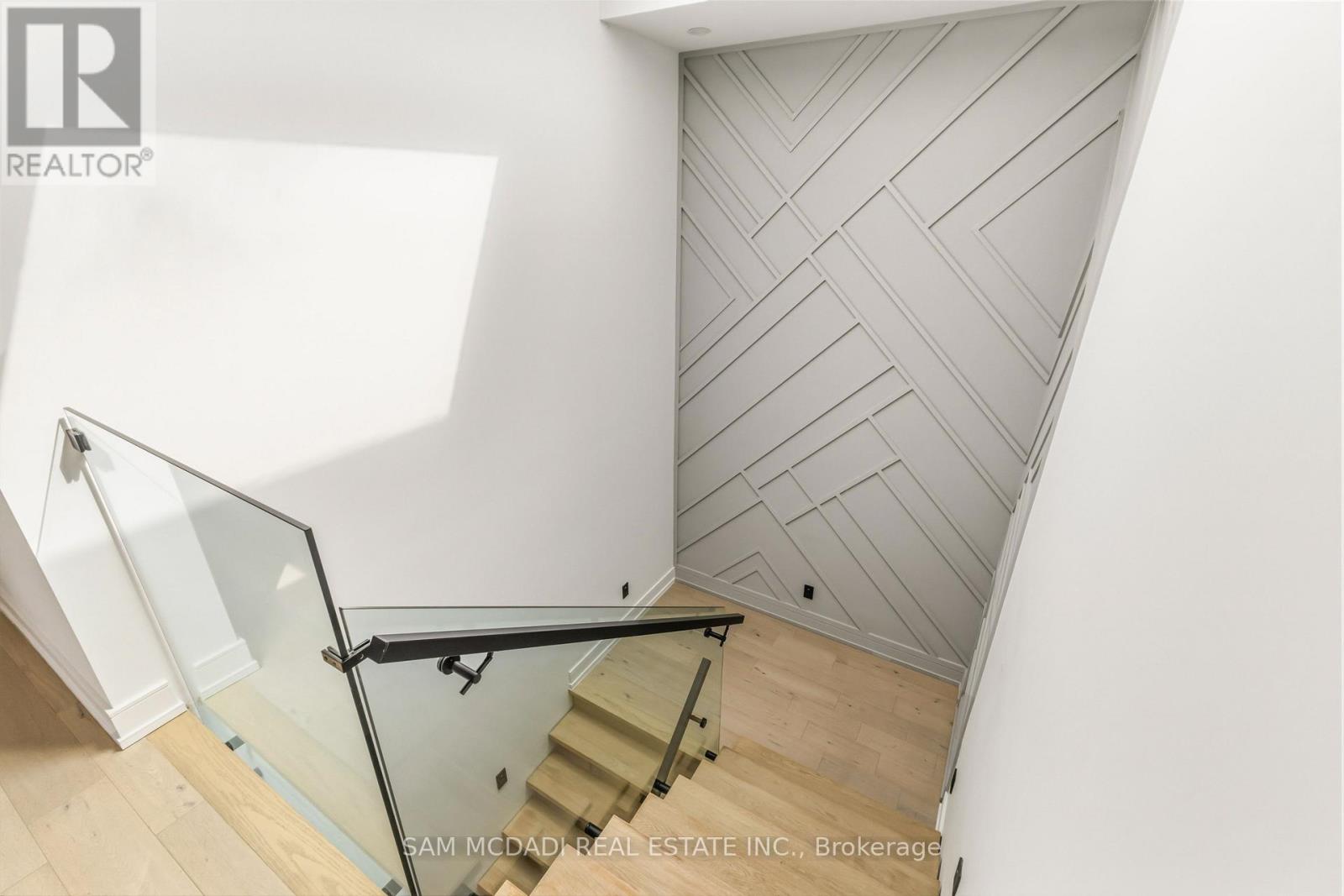24 Twenty First Street, Toronto, Ontario  M8V 3L7 - Photo 15 - W13709864