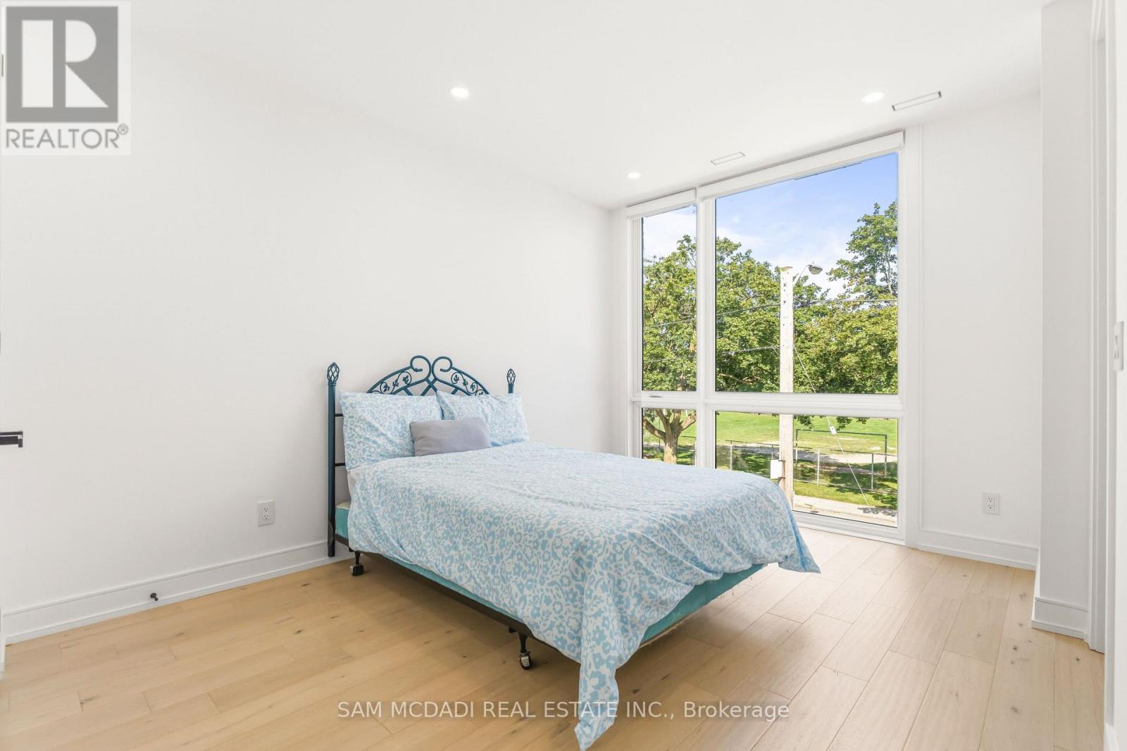 24 Twenty First Street, Toronto, Ontario  M8V 3L7 - Photo 24 - W13709864