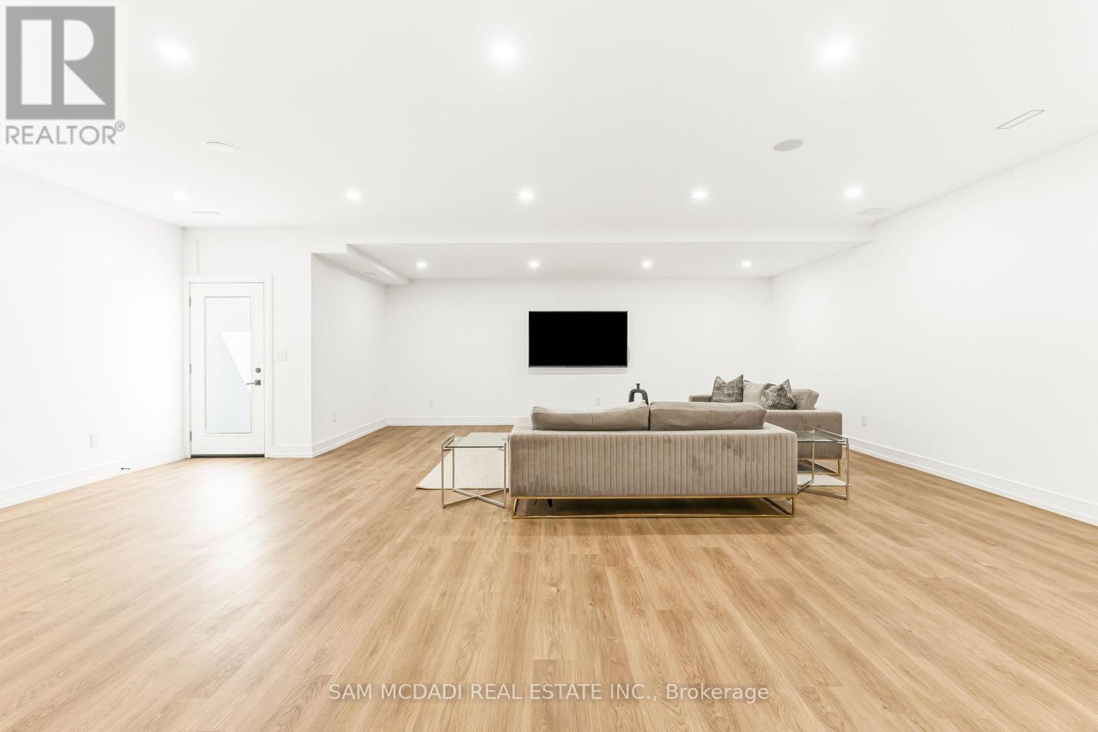 24 Twenty First Street, Toronto, Ontario  M8V 3L7 - Photo 29 - W13709864