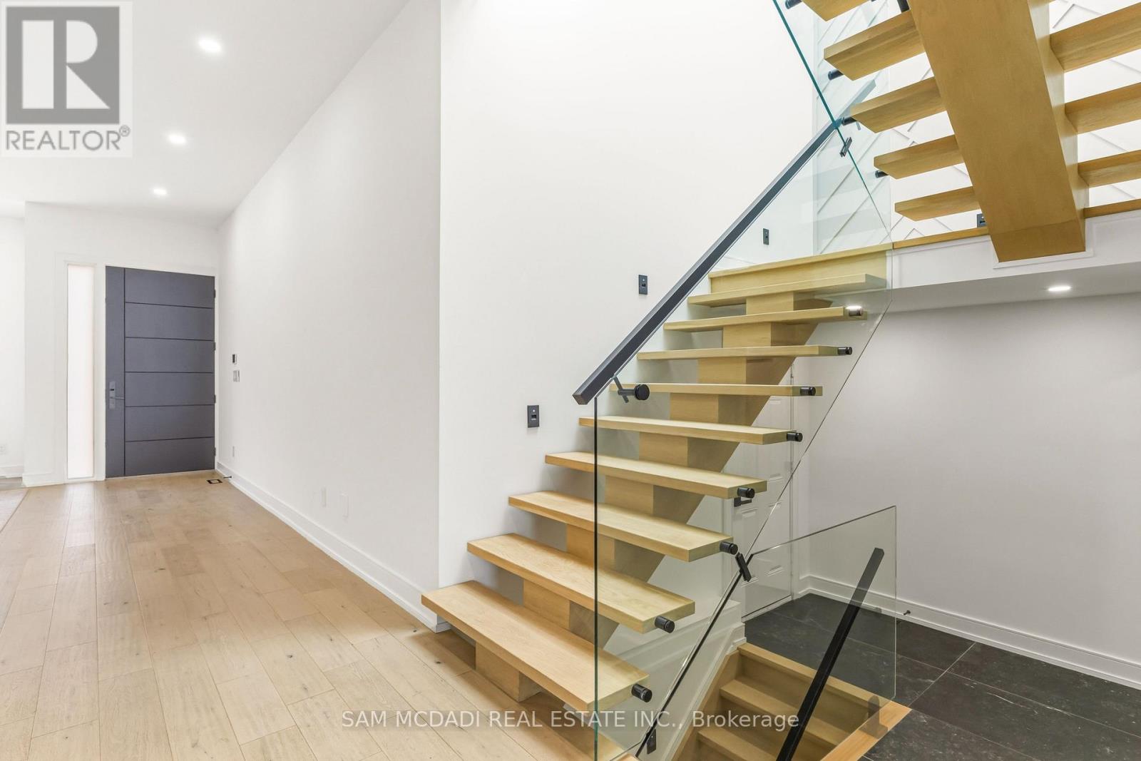 24 Twenty First Street, Toronto, Ontario  M8V 3L7 - Photo 3 - W13709864
