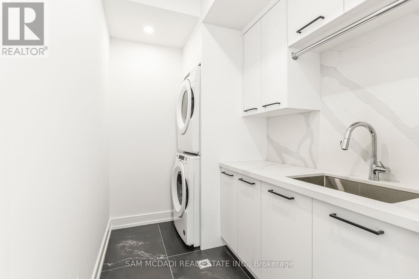 24 Twenty First Street, Toronto, Ontario  M8V 3L7 - Photo 34 - W13709864