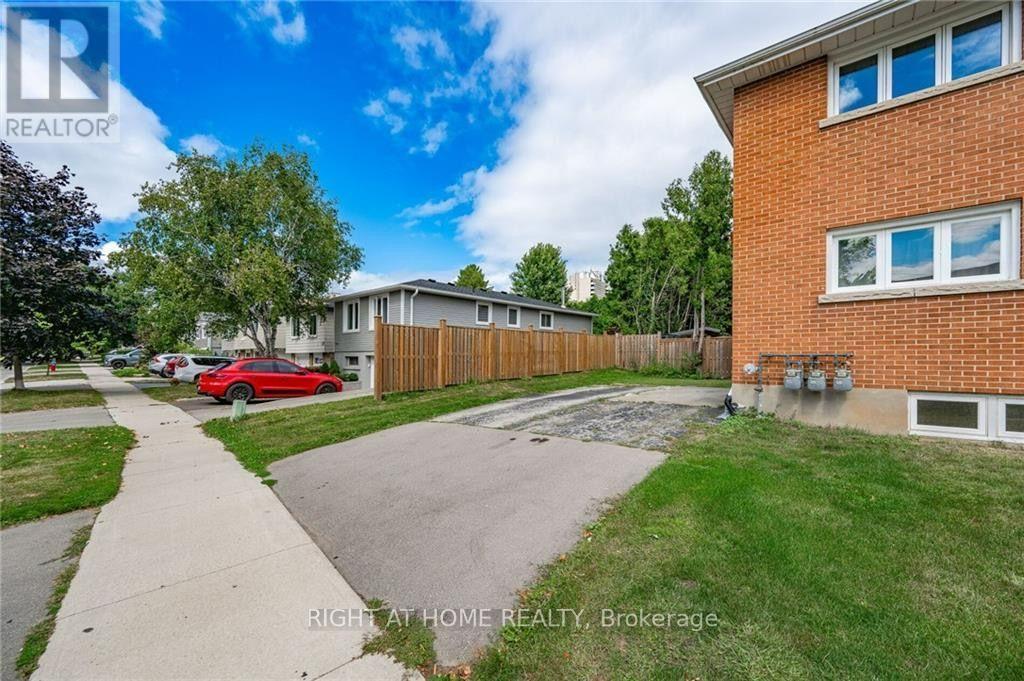 B - 1385 Olga Drive, Burlington, Ontario  L7S 1L1 - Photo 2 - W13709872