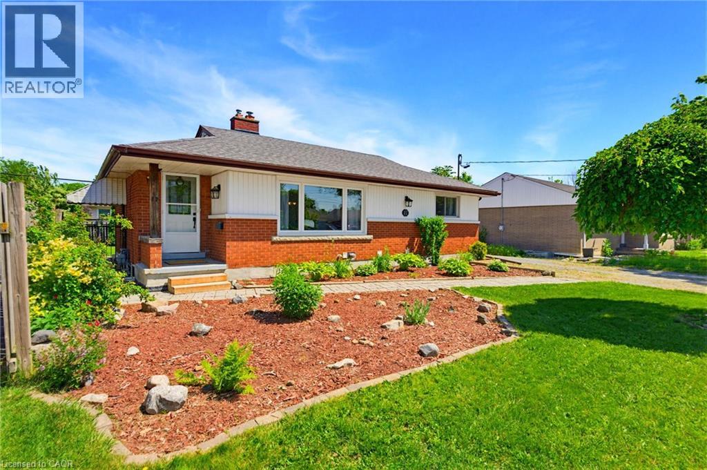 17 BROADMORE Avenue, St. Catharines, Ontario