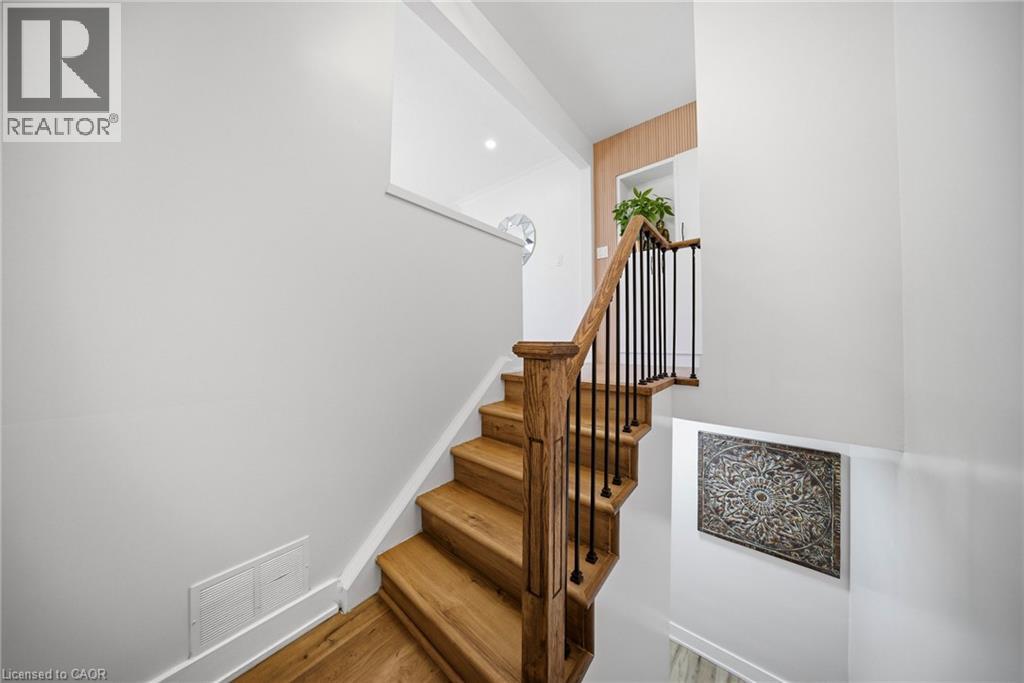 2066 Rebecca Street, Oakville, Ontario  L6L 2A2 - Photo 4 - 40849709