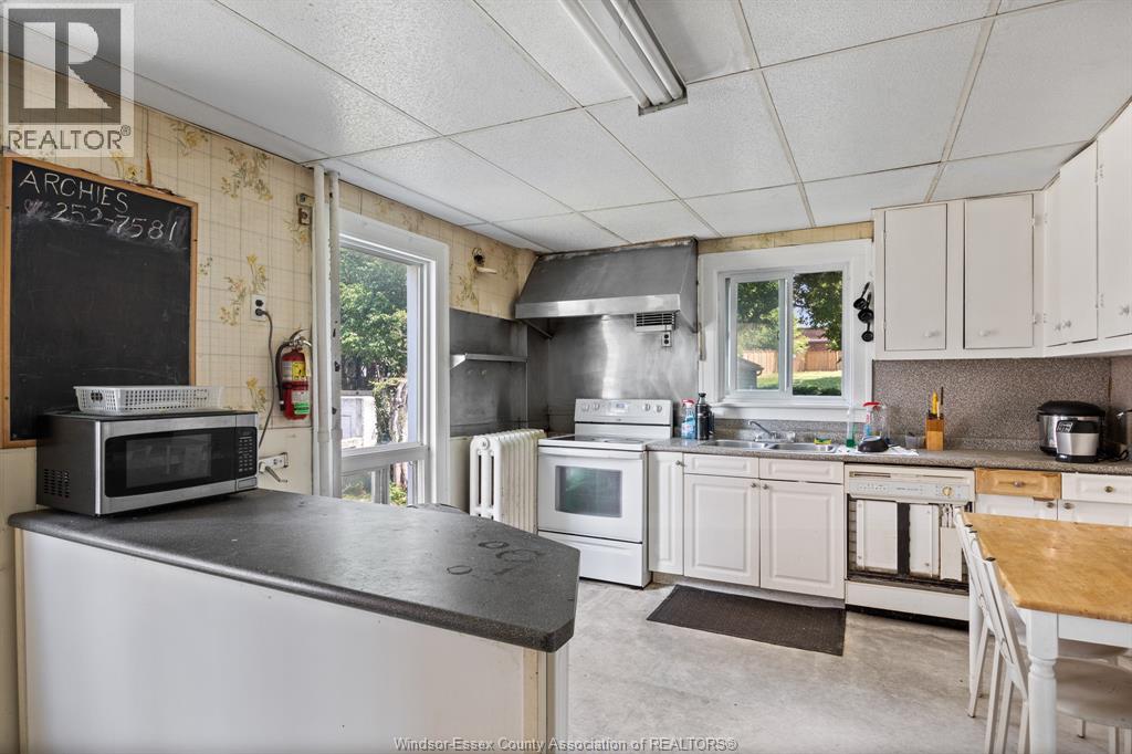 3177 Russell, Windsor, Ontario  N9C 1E3 - Photo 13 - 26020717