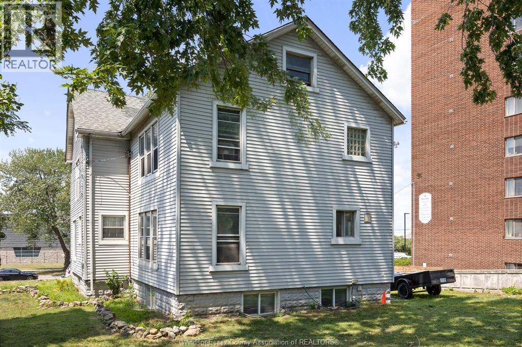 3177 Russell, Windsor, Ontario  N9C 1E3 - Photo 30 - 26020717