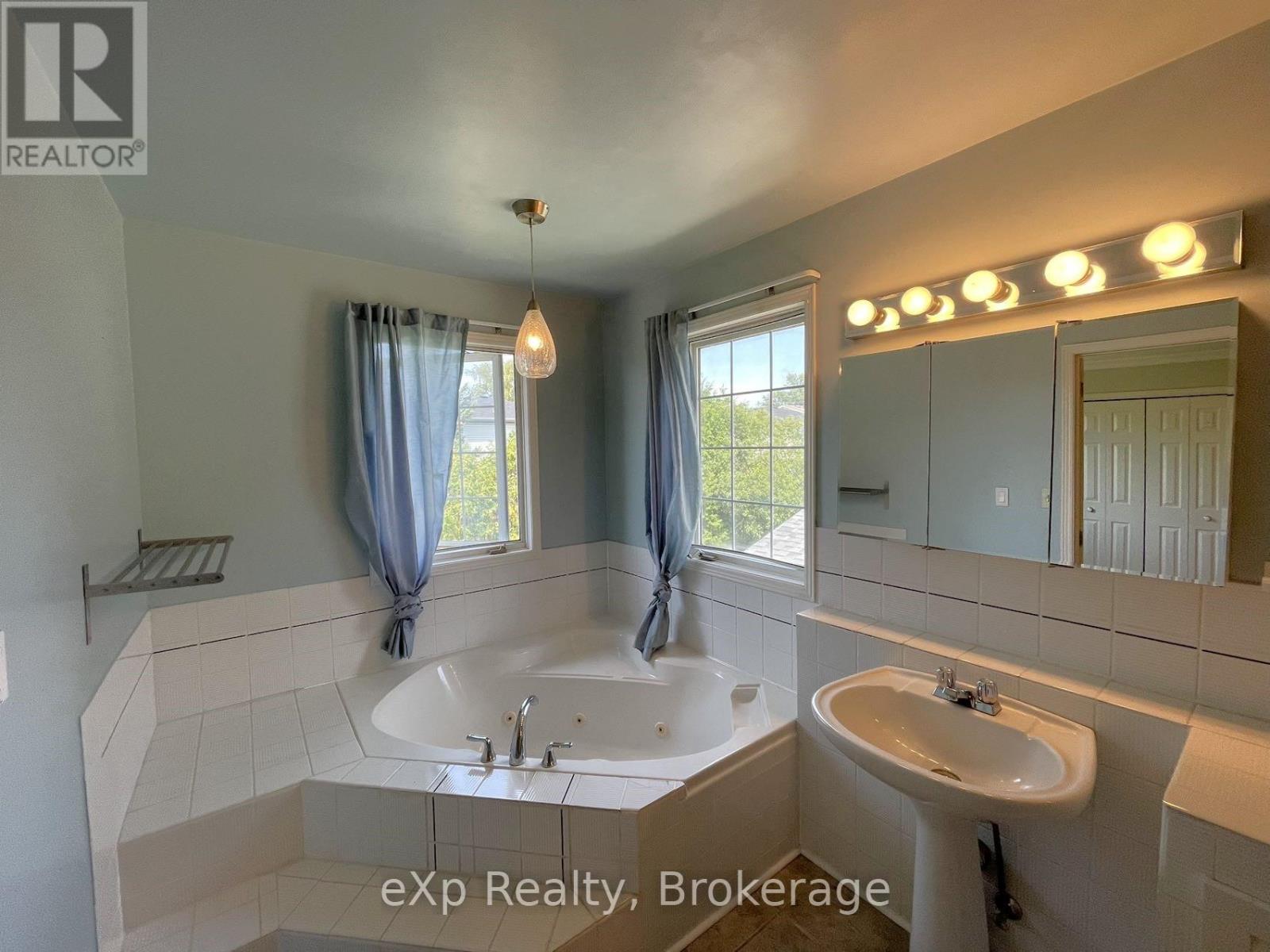 12 Sherwood Crescent, Belleville, Ontario  K8P 5G1 - Photo 18 - X13709890