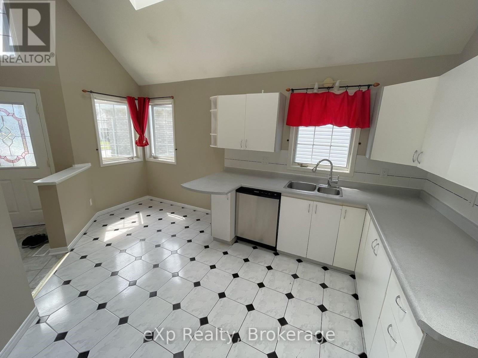 12 Sherwood Crescent, Belleville, Ontario  K8P 5G1 - Photo 5 - X13709890