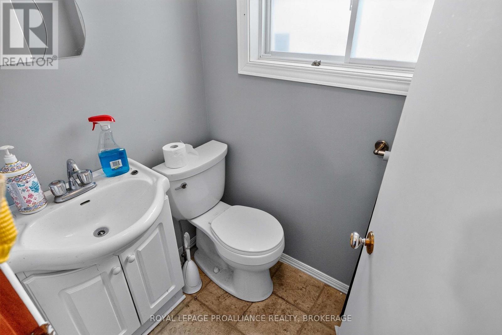 12 Bedford Street, Westport, Ontario  K0G 1X0 - Photo 28 - X13710010