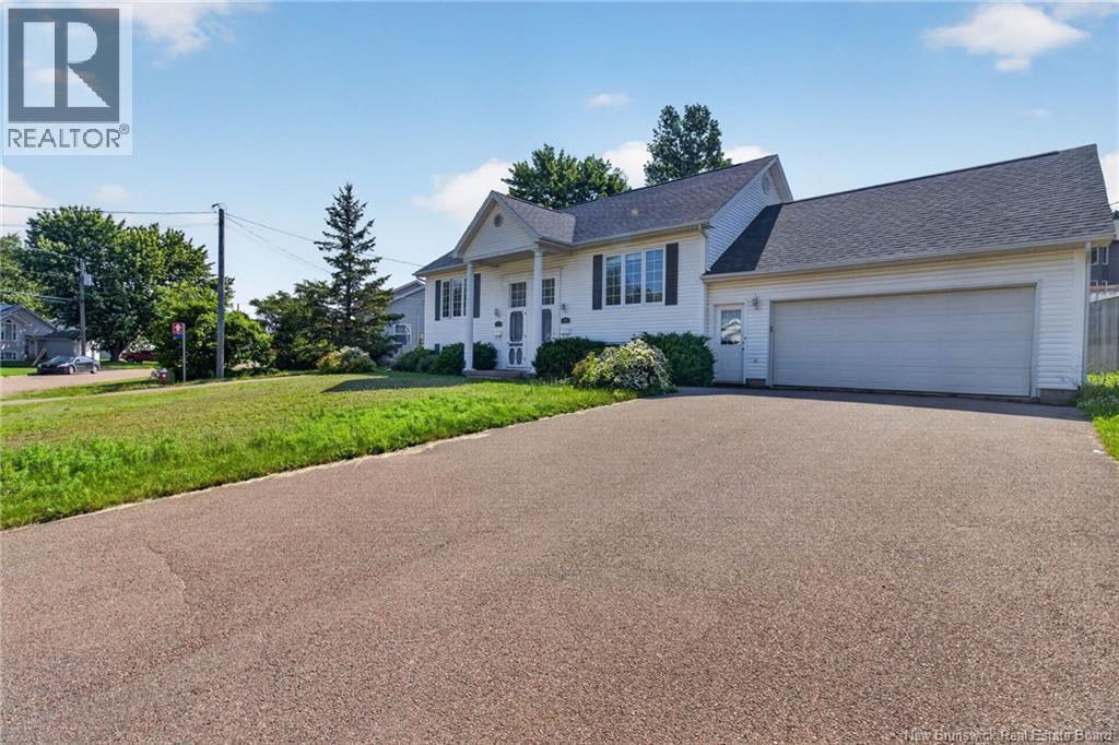 124 Bahama Street, Dieppe, New Brunswick  E1A 7X7 - Photo 2 - NB143130