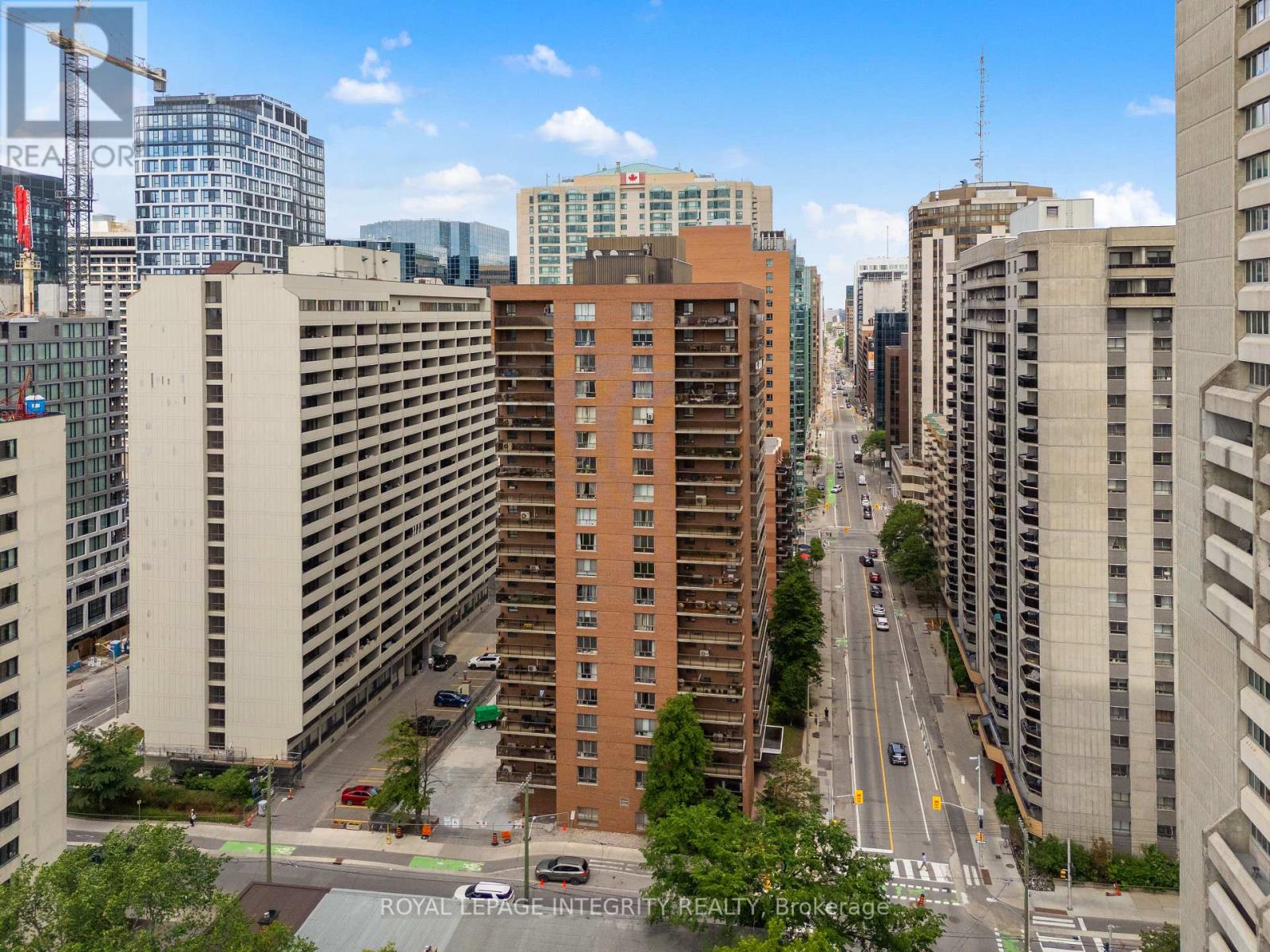 2001 - 475 Laurier Avenue W, Ottawa, Ontario K1R 7X1 - Photo 1 - X13709904