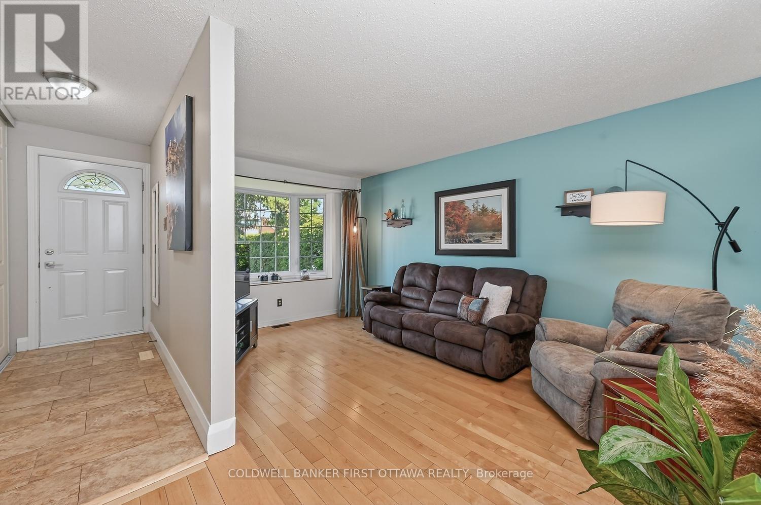 1528 Brookmill Lane, Ottawa, Ontario  K1B 5G4 - Photo 4 - X13710046