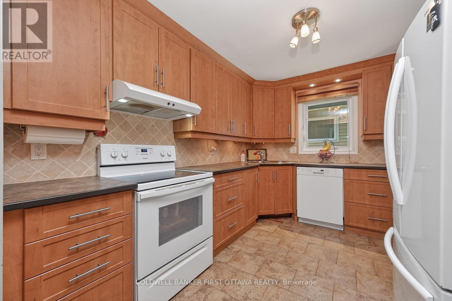 1528 Brookmill Lane, Ottawa, Ontario  K1B 5G4 - Photo 9 - X13710046