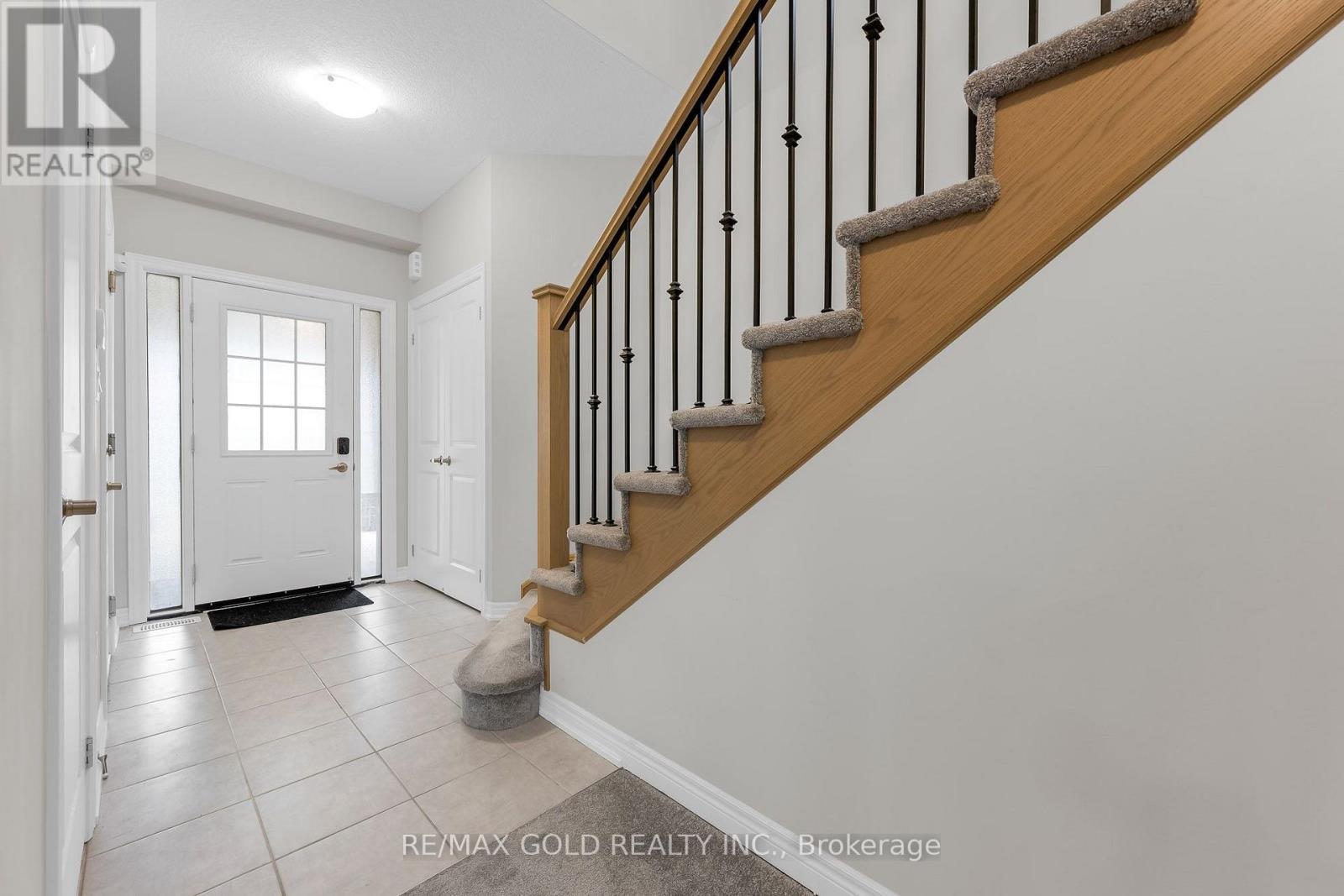 83 Pinot Crescent, Hamilton, Ontario L8E 0J9 - Photo 2 - X13692660