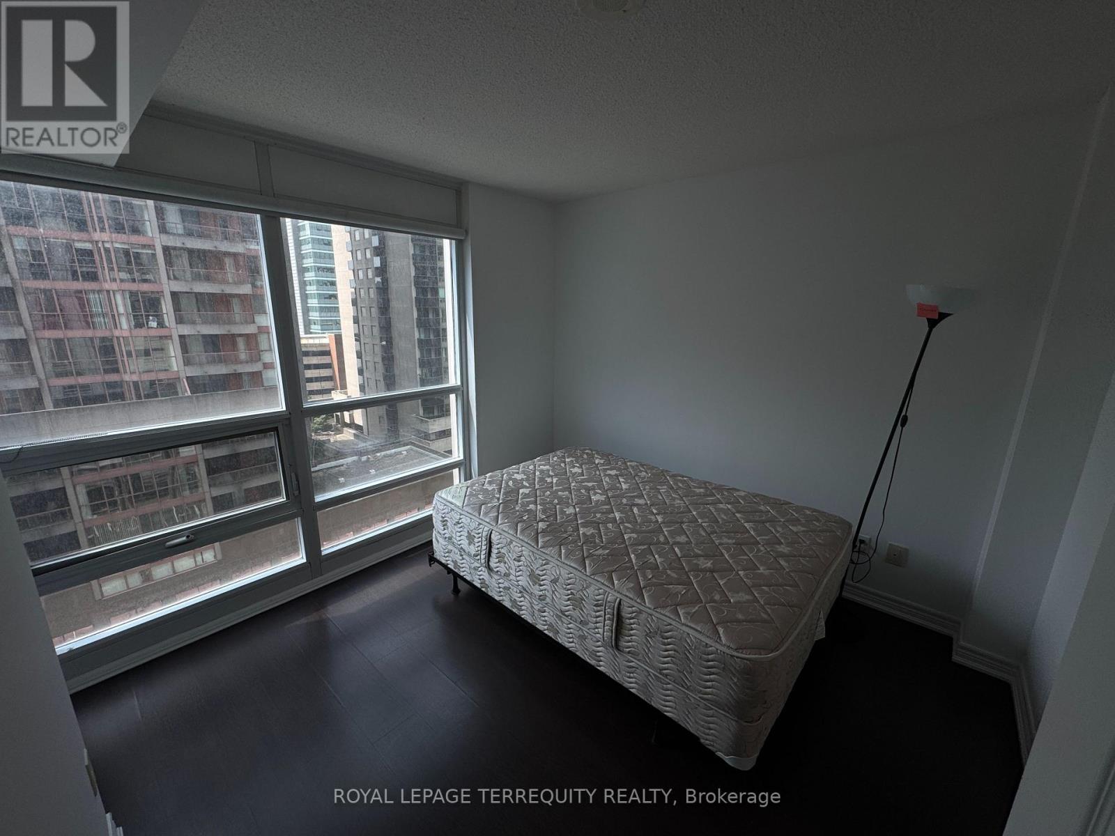 909 - 761 Bay Street, Toronto, Ontario  M5G 2R2 - Photo 5 - C13710060