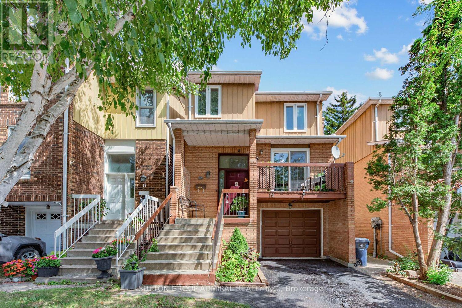 19 Carnival Court, Toronto, Ontario M2R 3T7 - Photo 2 - C13710080