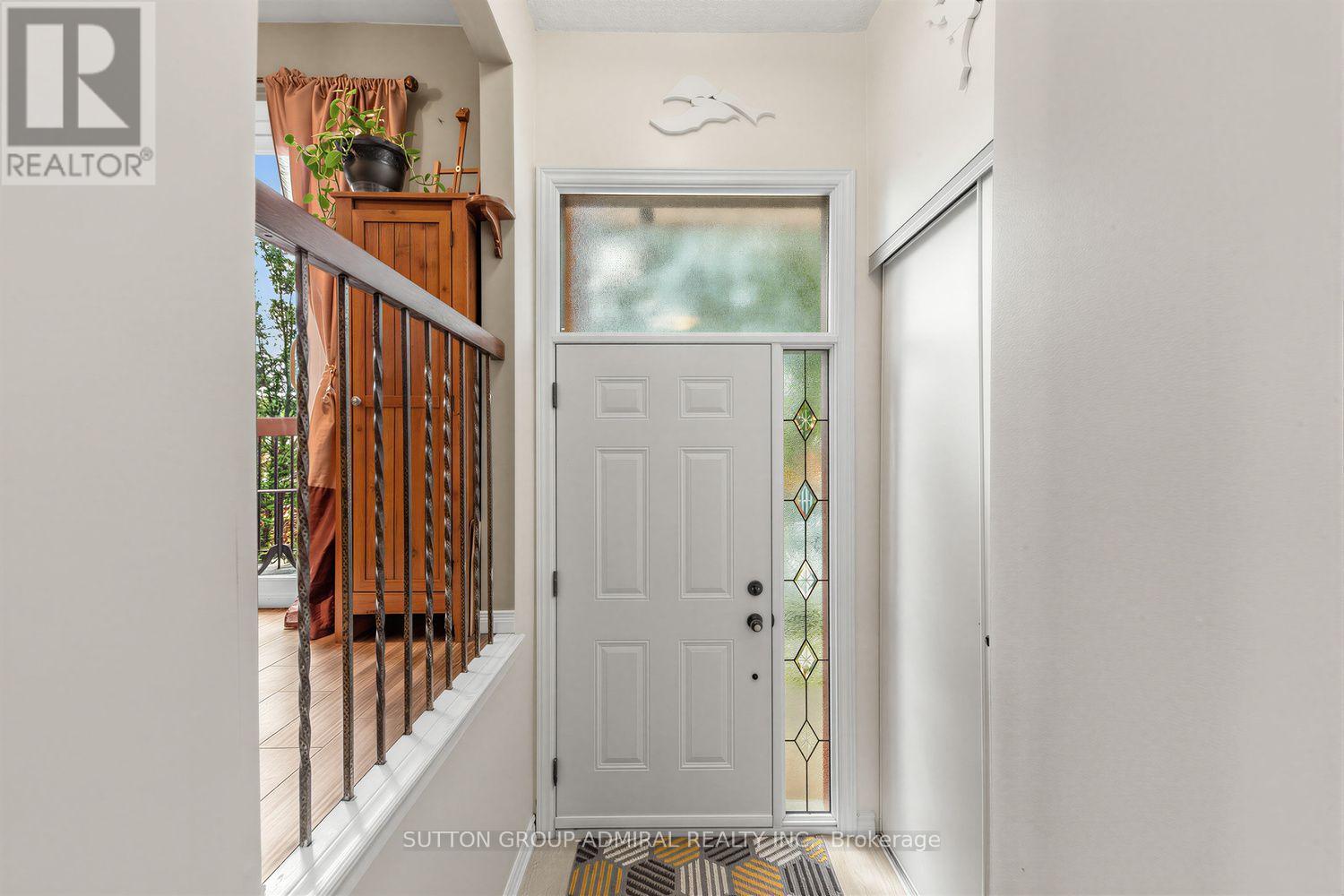 19 Carnival Court, Toronto, Ontario M2R 3T7 - Photo 4 - C13710080