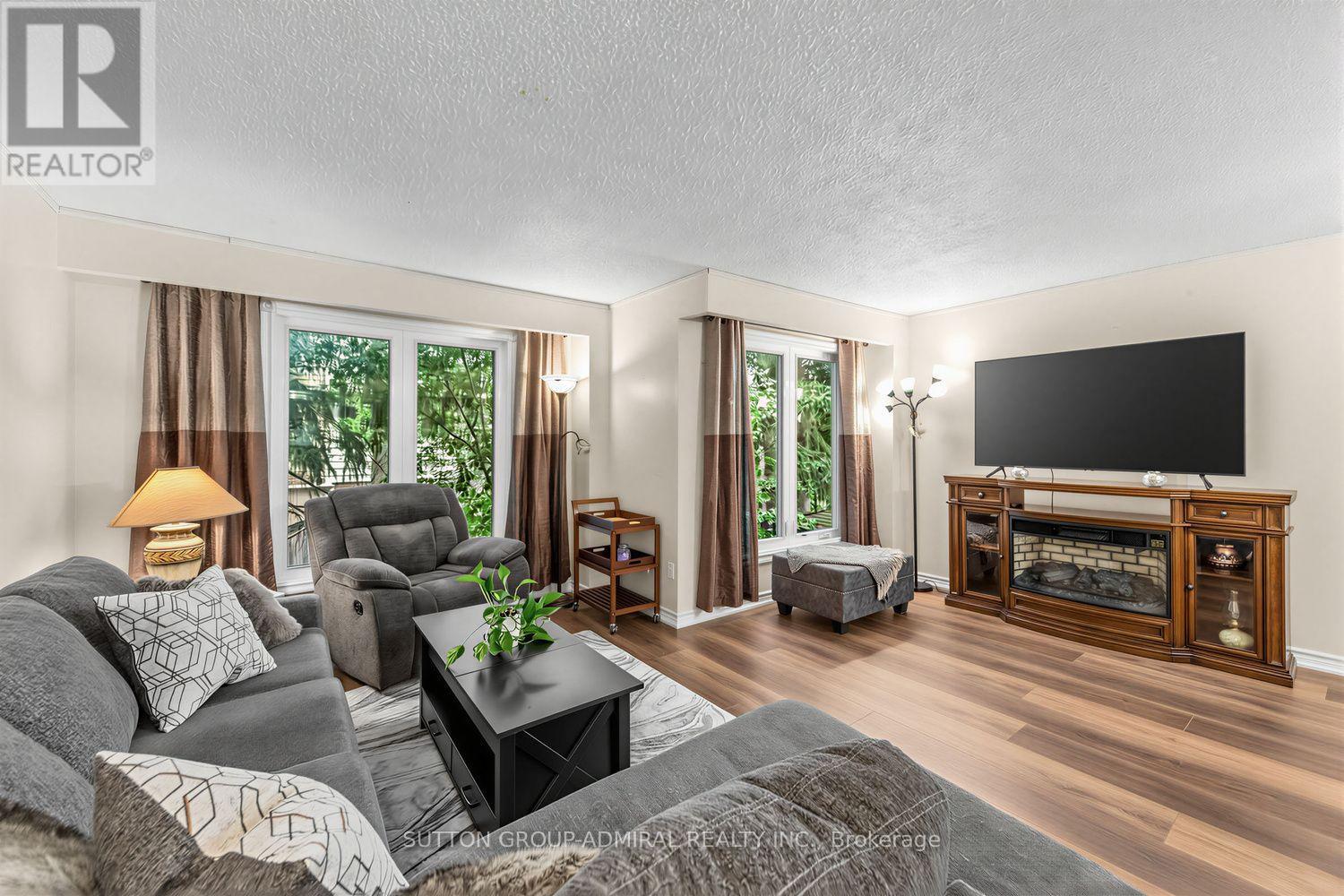 19 Carnival Court, Toronto, Ontario M2R 3T7 - Photo 5 - C13710080