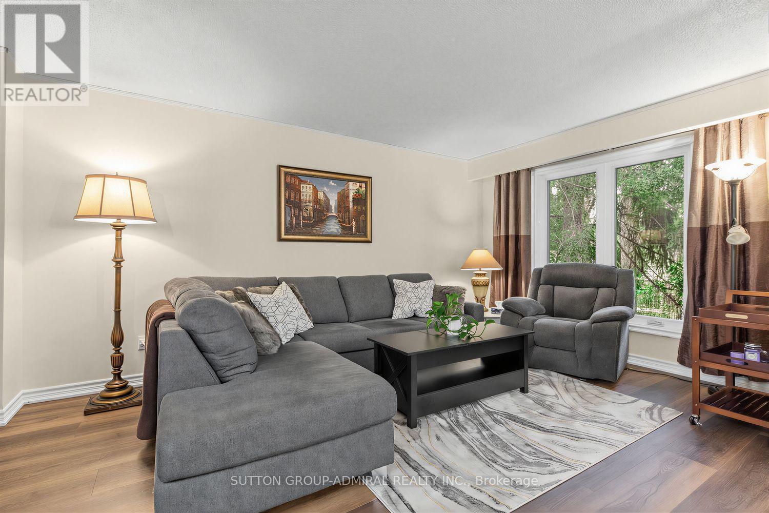 19 Carnival Court, Toronto, Ontario M2R 3T7 - Photo 6 - C13710080