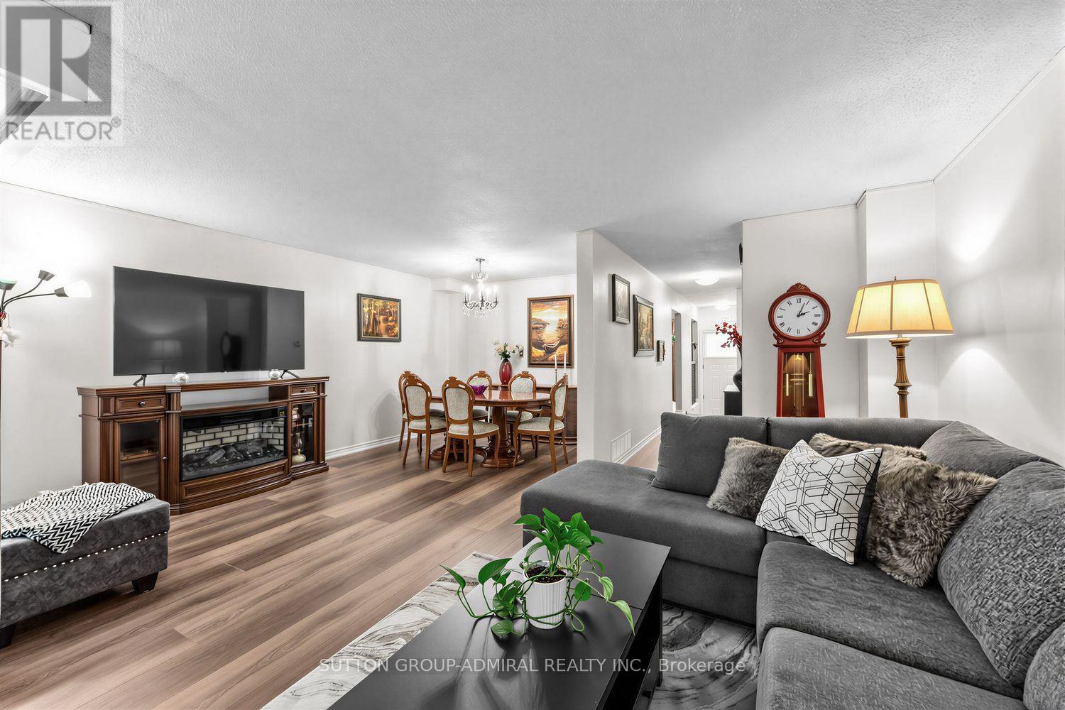 19 Carnival Court, Toronto, Ontario M2R 3T7 - Photo 8 - C13710080