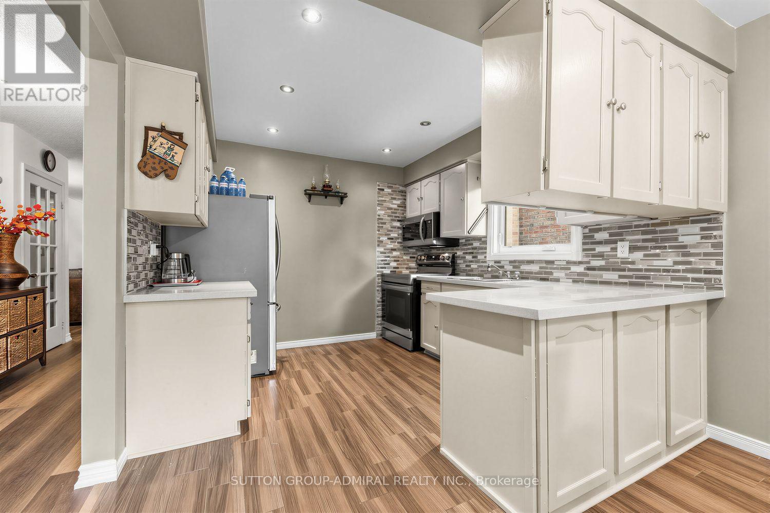 19 Carnival Court, Toronto, Ontario M2R 3T7 - Photo 9 - C13710080