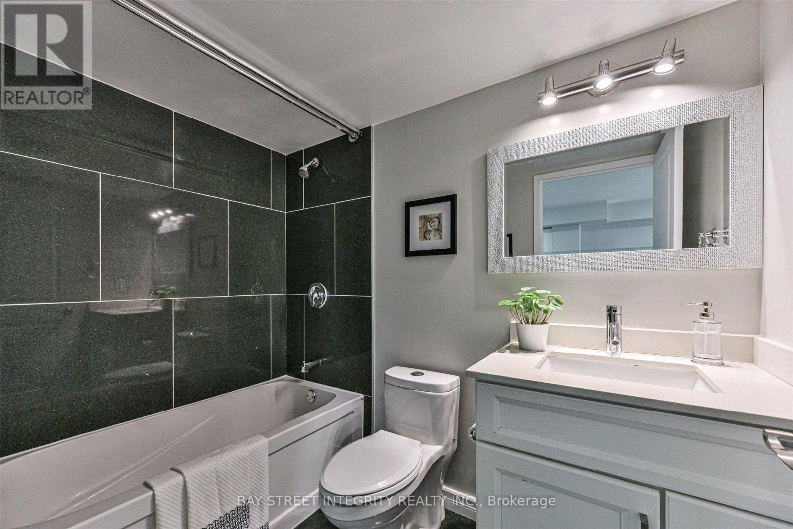 602 - 11 St Joseph Street, Toronto, Ontario  M4Y 1J8 - Photo 17 - C13710098