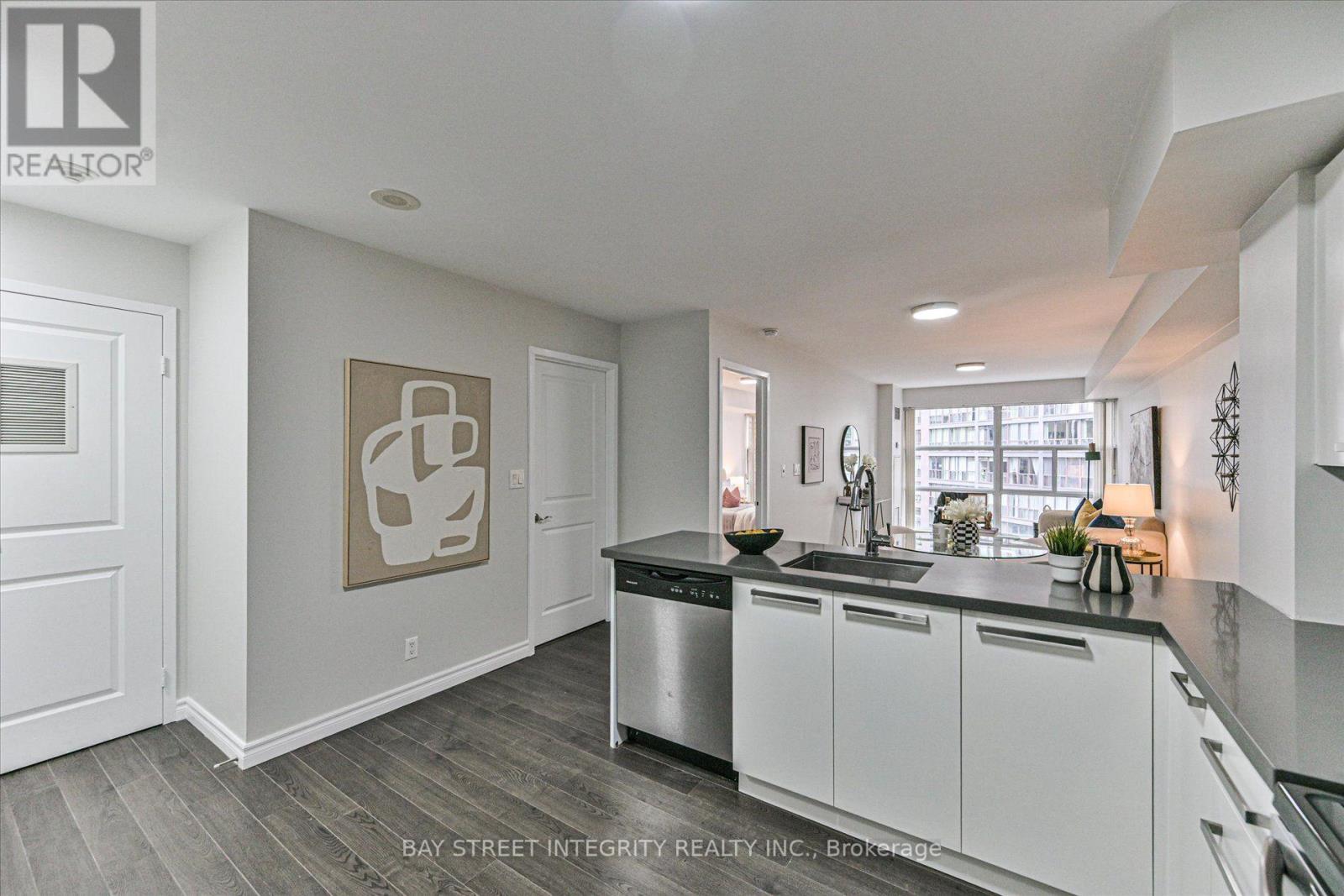 602 - 11 St Joseph Street, Toronto, Ontario  M4Y 1J8 - Photo 4 - C13710098