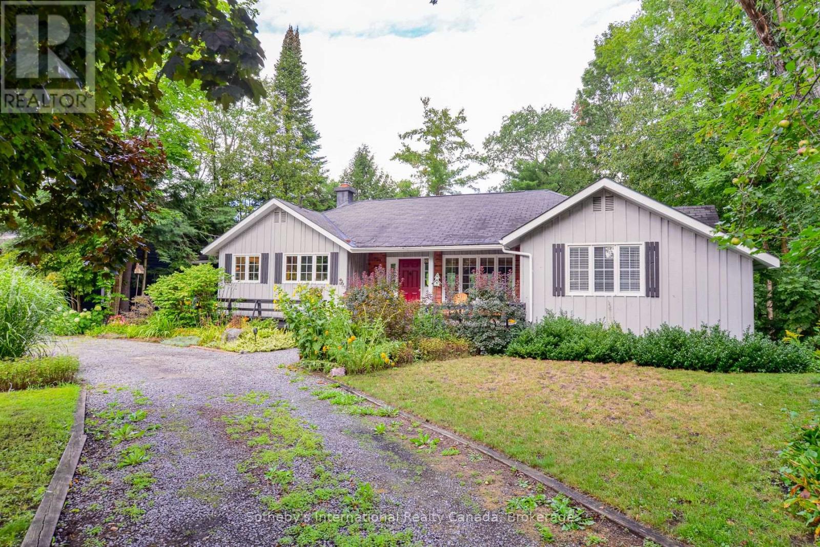 590 Hotchkiss Street, Gravenhurst (Muskoka (S)), Ontario  P1P 1H8 - Photo 2 - X13709882