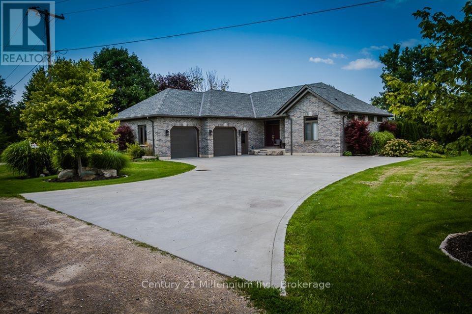 72235 Lakeshore Drive, R.r. #1 Drive, Bluewater (Hay), Ontario  N0M 2T0 - Photo 1 - X13710120