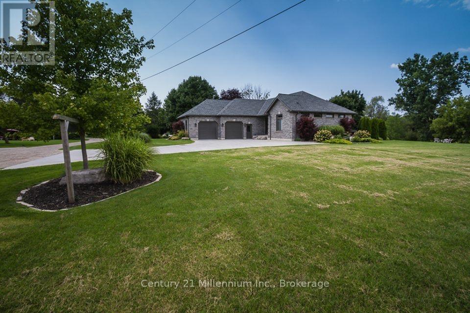 72235 Lakeshore Drive, R.r. #1 Drive, Bluewater (Hay), Ontario  N0M 2T0 - Photo 2 - X13710120