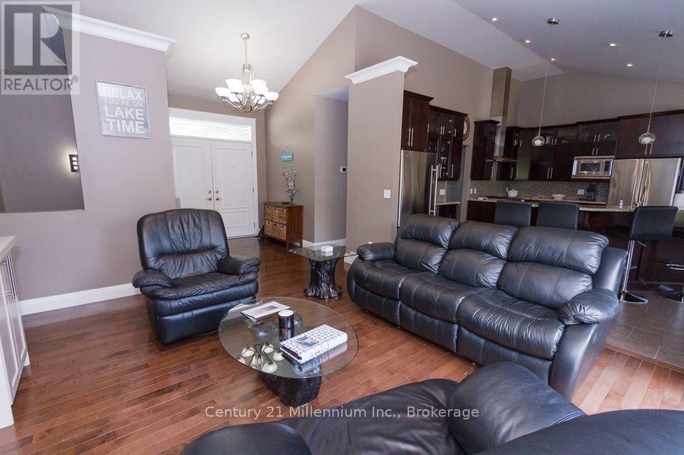 72235 Lakeshore Drive, R.r. #1 Drive, Bluewater (Hay), Ontario  N0M 2T0 - Photo 5 - X13710120