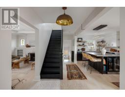 39 BEECHWOOD DRIVE, Toronto, Ontario