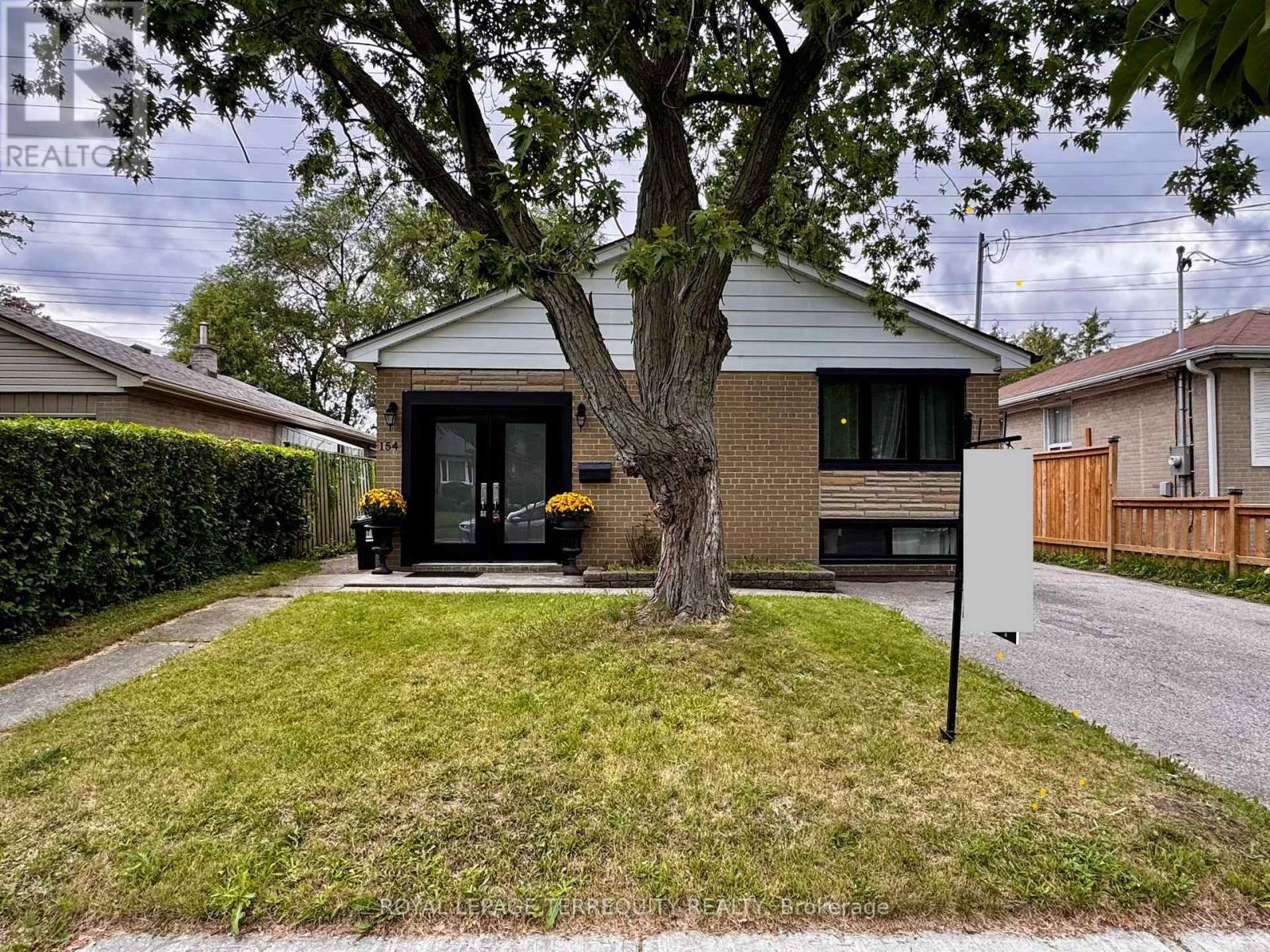 154 SEDGEMOUNT DRIVE, Toronto, Ontario
