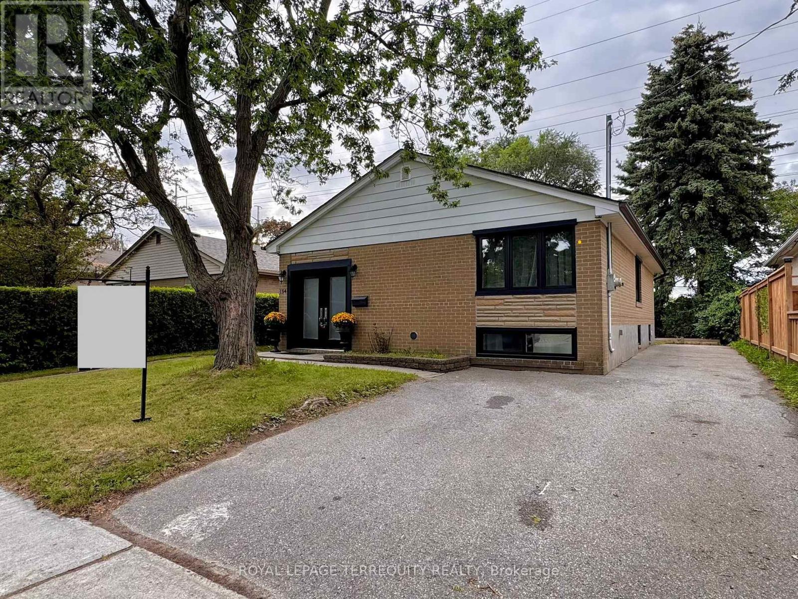 154 Sedgemount Drive, Toronto, Ontario  M1H 1Y2 - Photo 2 - E13709958