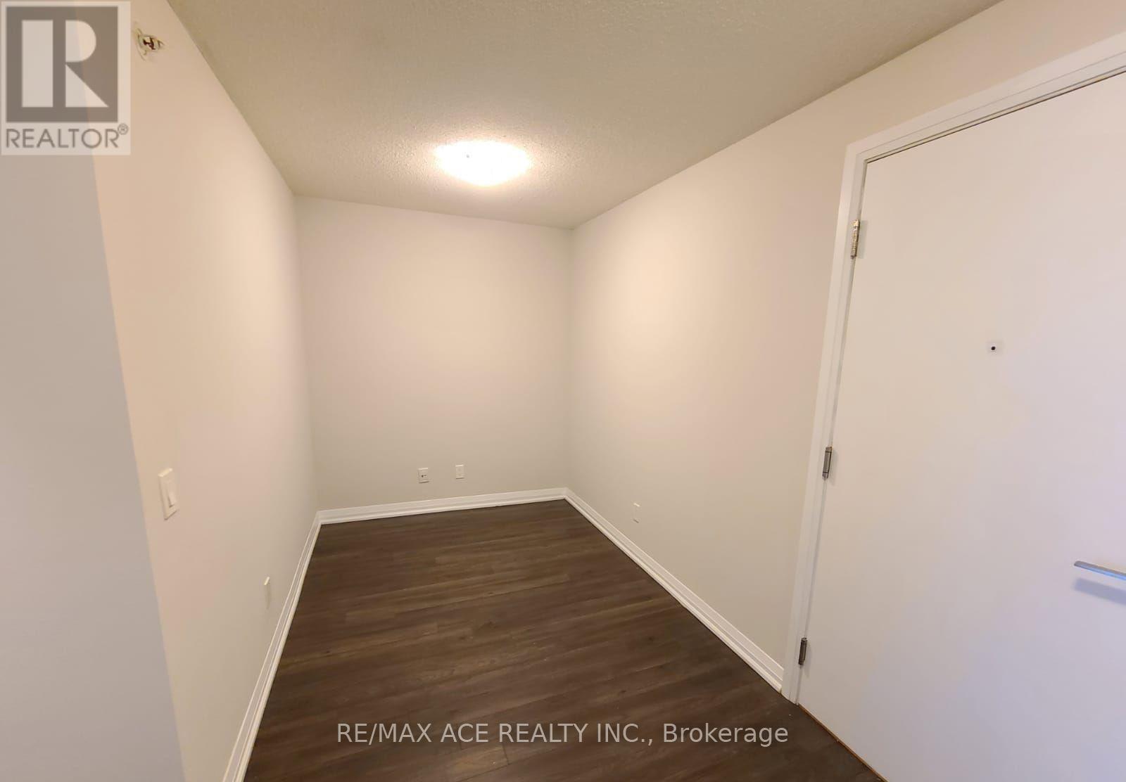 310 - 30 Meadowglen Place, Toronto, Ontario  M1G 0A6 - Photo 11 - E13710104