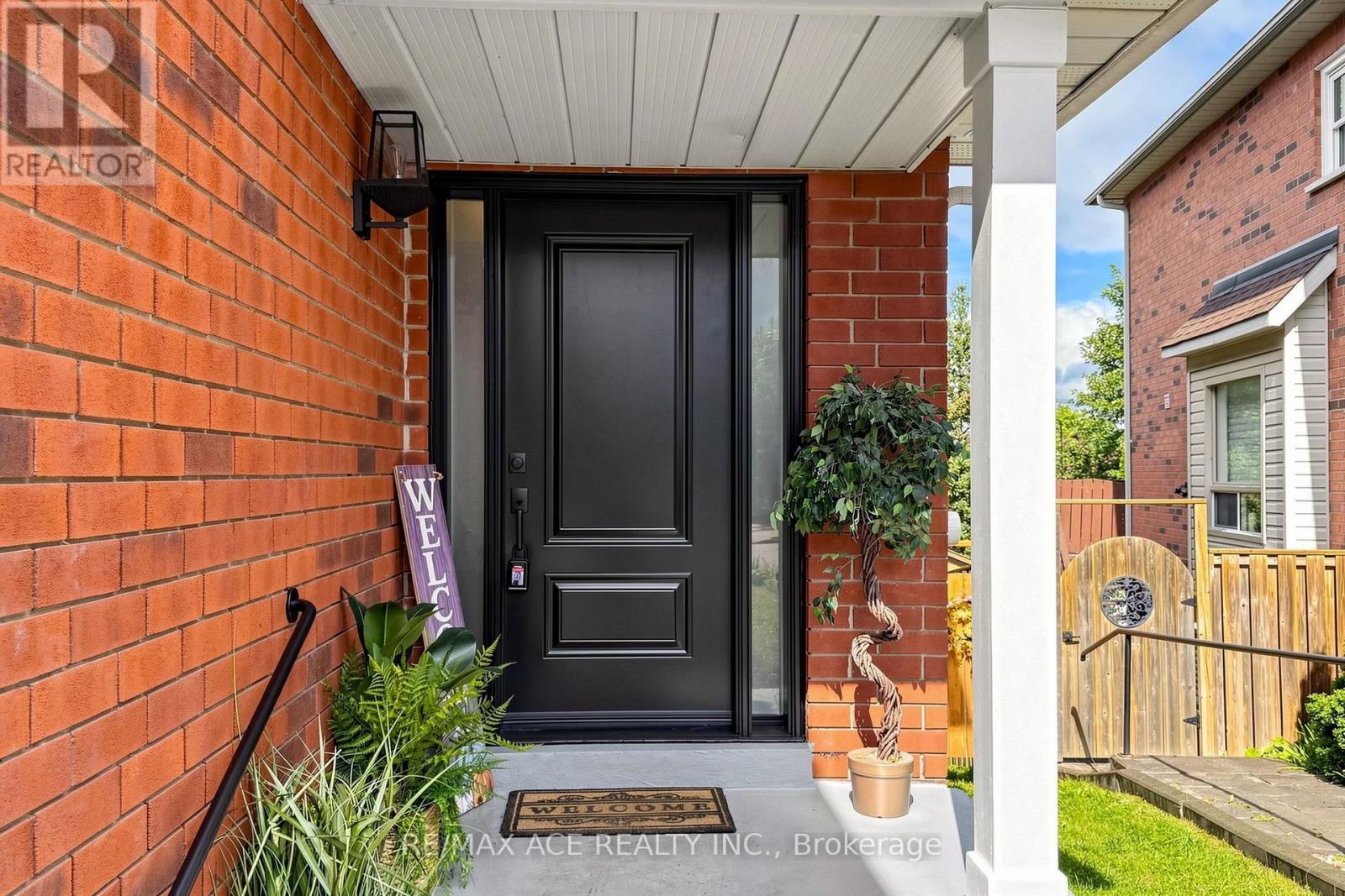 119 Primeau Drive, Aurora, Ontario  L4G 6Z6 - Photo 4 - N13709960