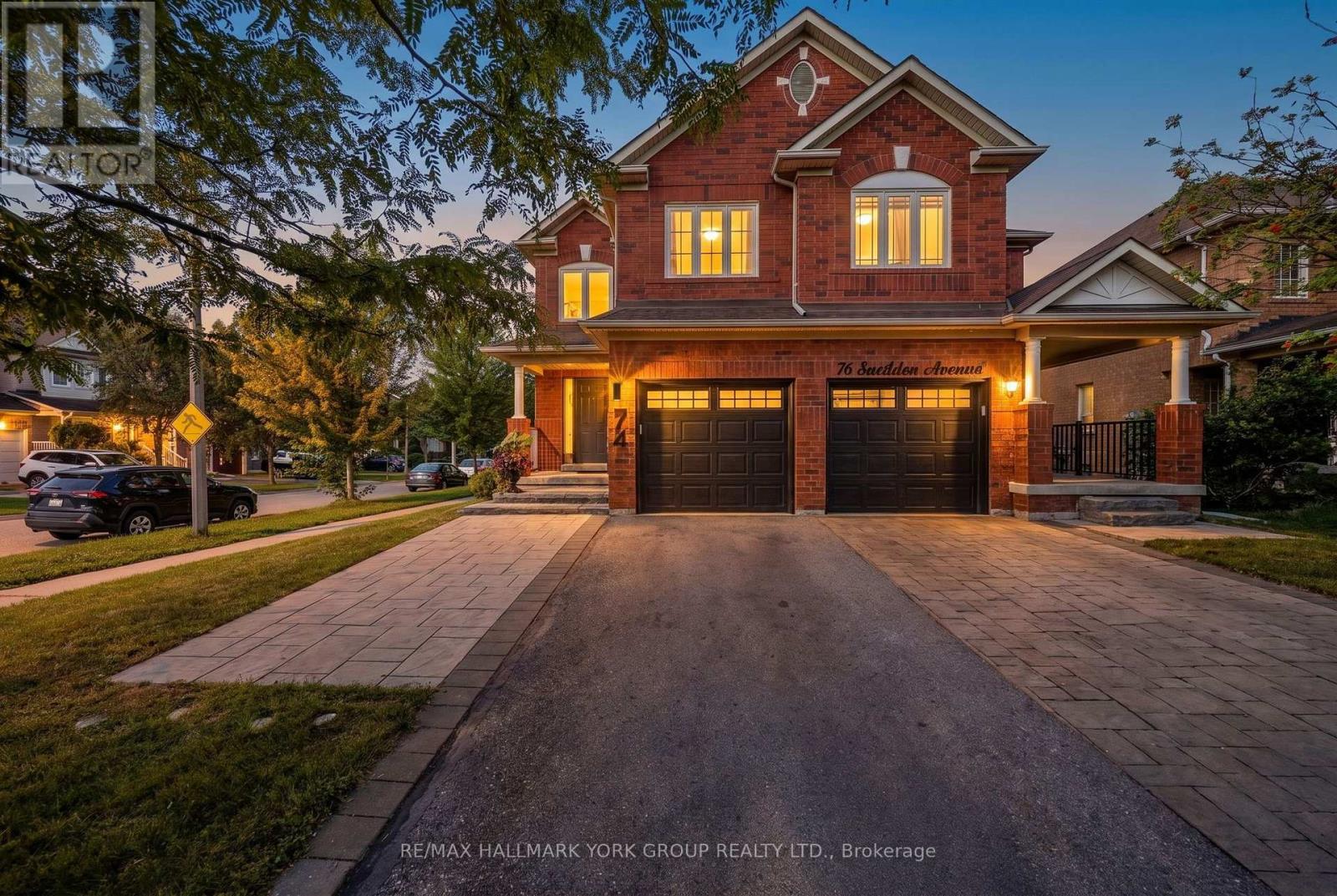 74 Snedden Avenue, Aurora, Ontario  L4G 7K7 - Photo 1 - N13710018