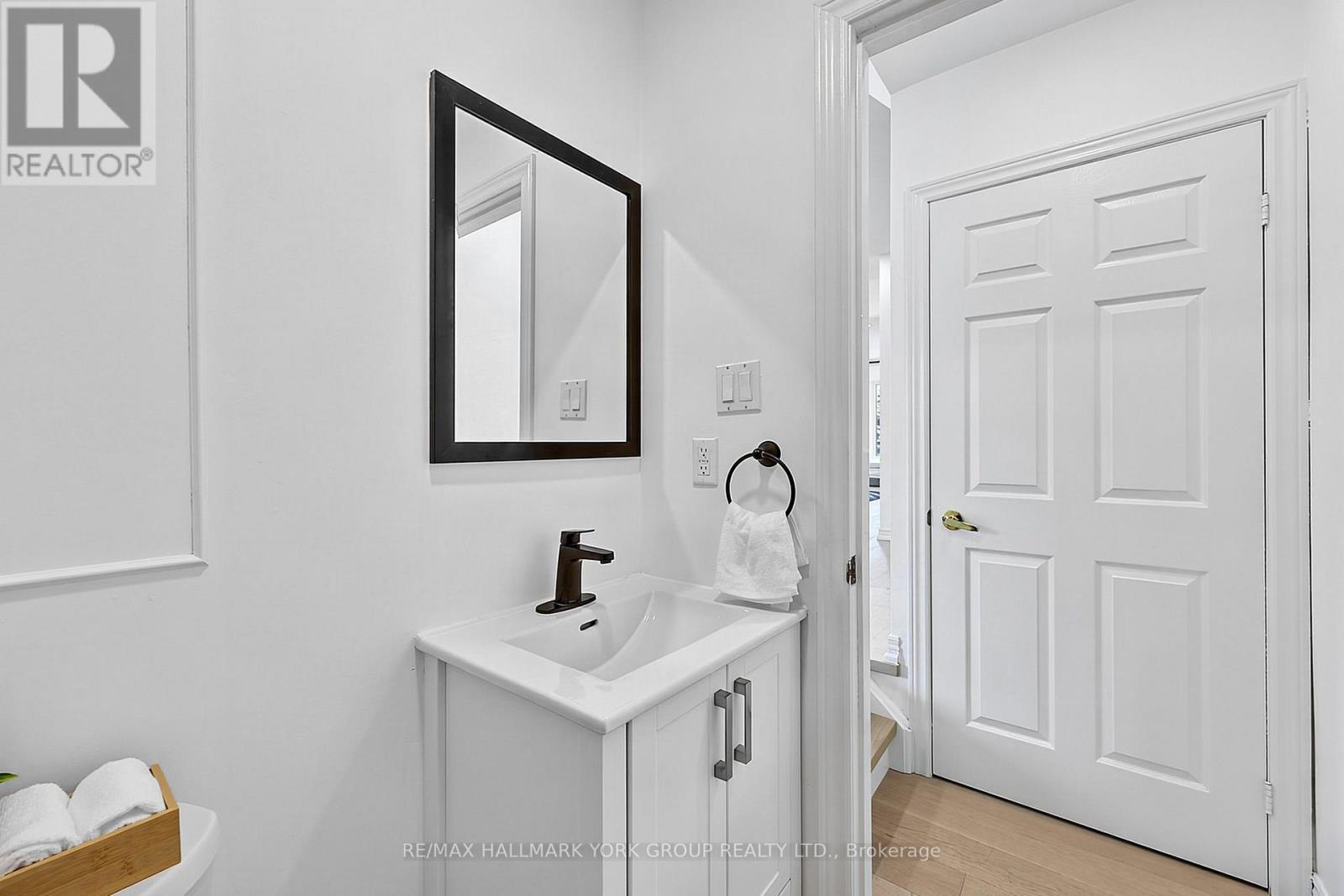 74 Snedden Avenue, Aurora, Ontario  L4G 7K7 - Photo 15 - N13710018