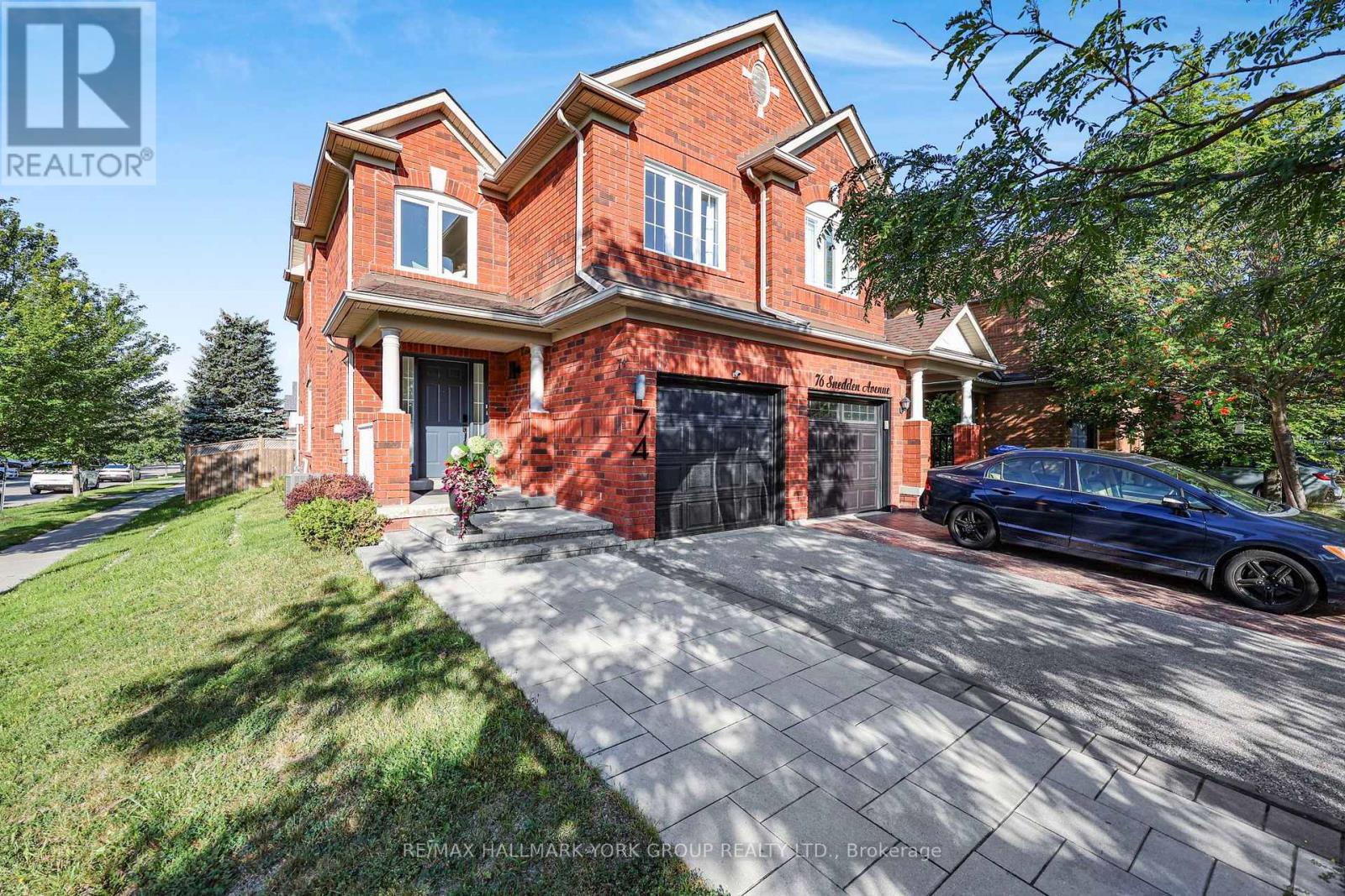74 Snedden Avenue, Aurora, Ontario  L4G 7K7 - Photo 2 - N13710018