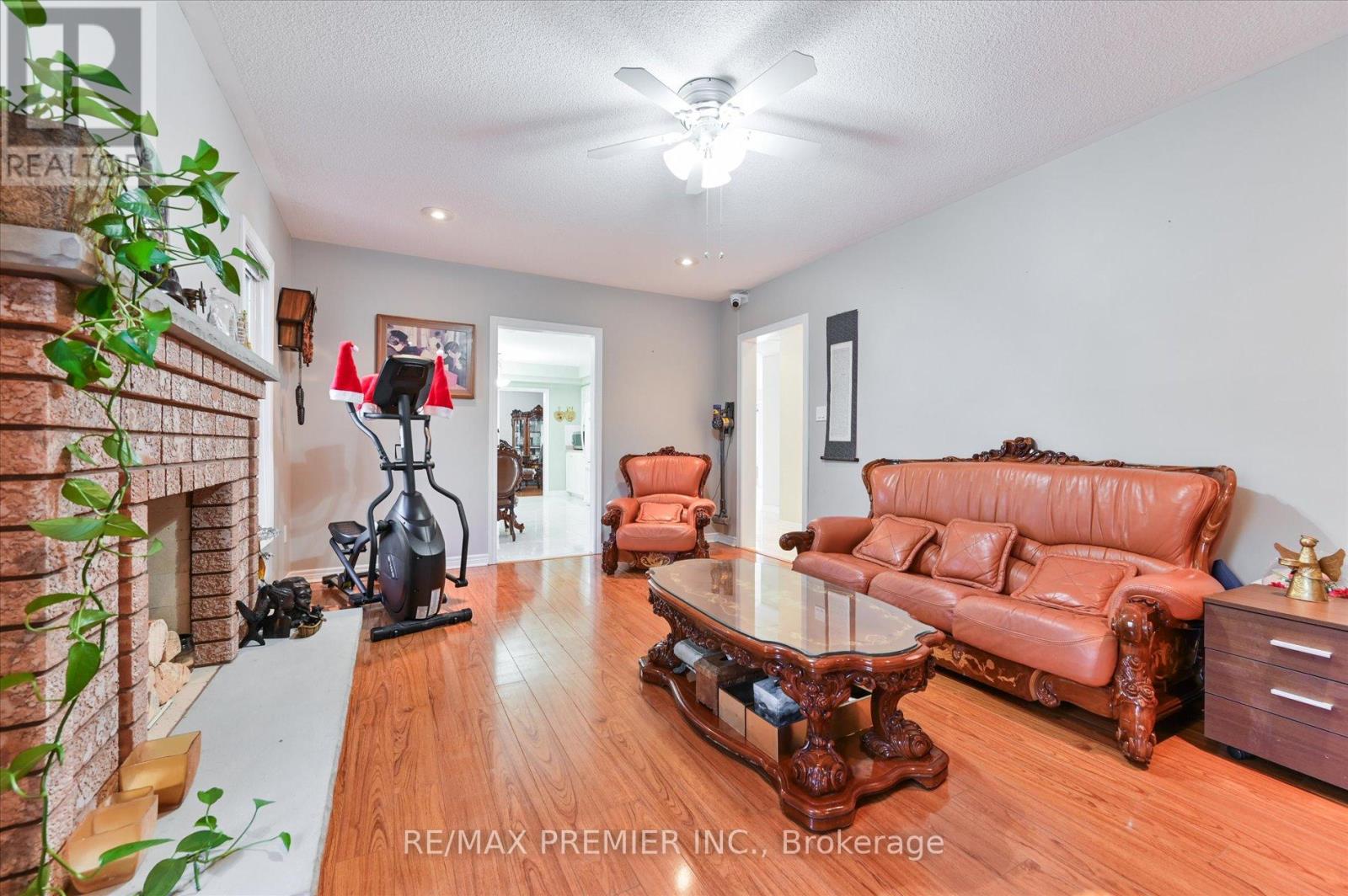 581 Wycliffe Avenue, Vaughan, Ontario  L4L 8S8 - Photo 7 - N13710084