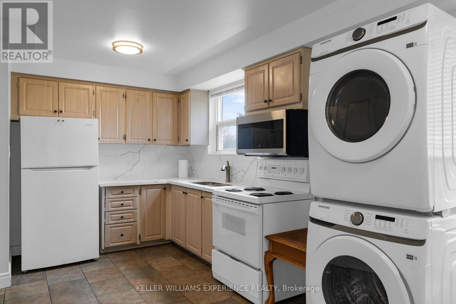 49 Daphne Crescent, Barrie (Cundles East), Ontario  L4M 2Y7 - Photo 5 - S13710074