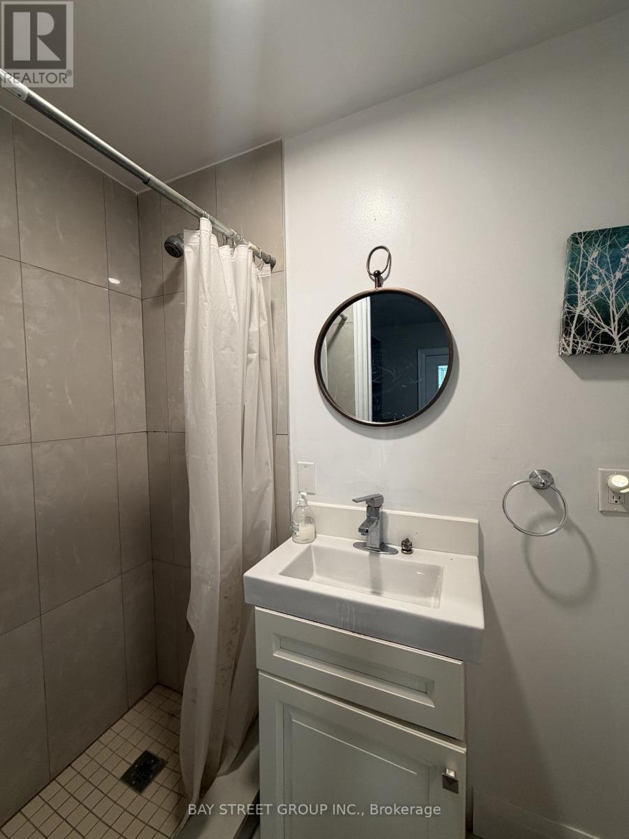 Main And Lower - 33 Dalton Road, Toronto, Ontario  M5R 2Y8 - Photo 8 - C13654088
