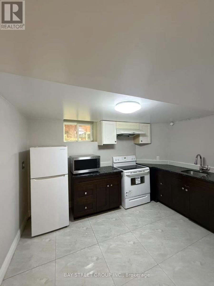 Main And Lower - 33 Dalton Road, Toronto, Ontario  M5R 2Y8 - Photo 20 - C13654088