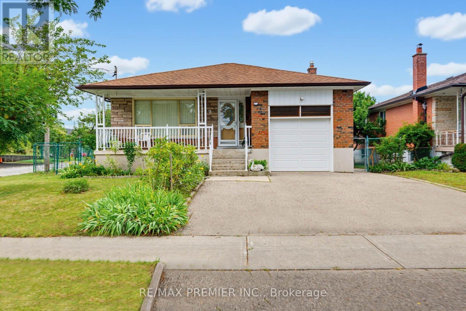 27 WHITFIELD AVENUE, Toronto, Ontario