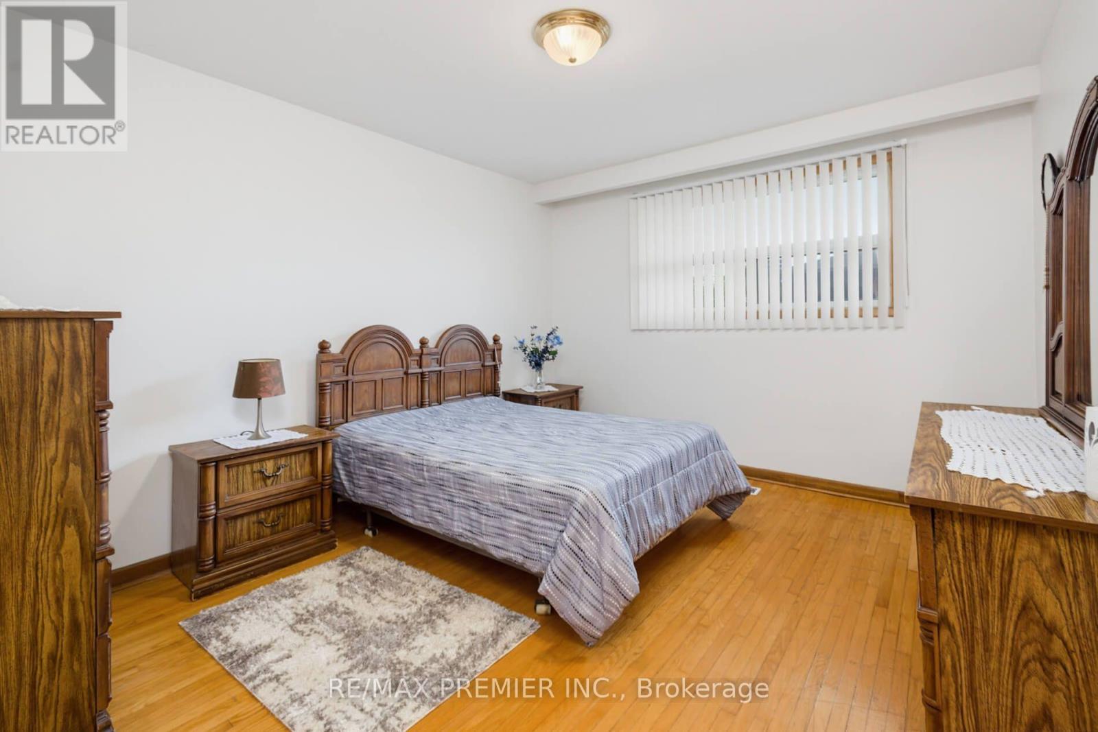 27 Whitfield Avenue, Toronto, Ontario  M9L 1G2 - Photo 11 - W13709936