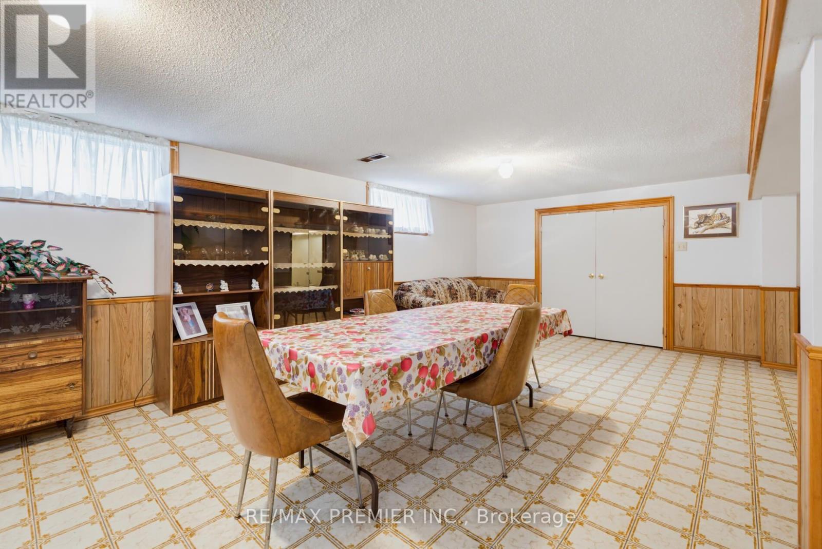 27 Whitfield Avenue, Toronto, Ontario  M9L 1G2 - Photo 16 - W13709936