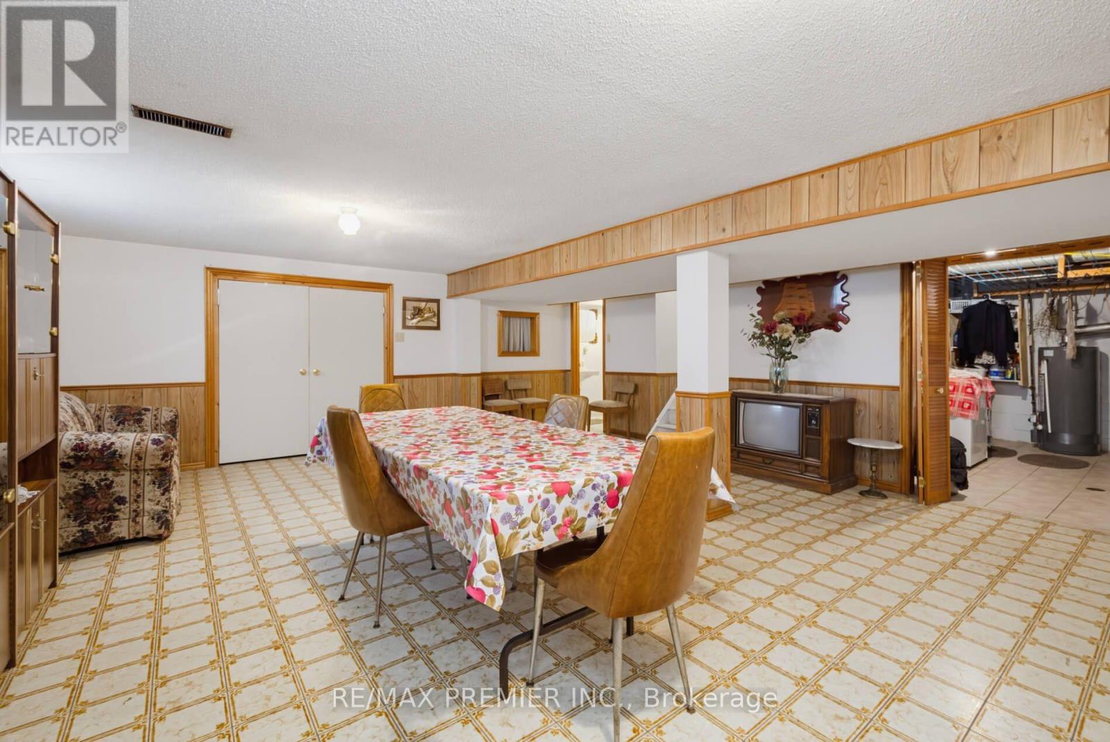 27 Whitfield Avenue, Toronto, Ontario  M9L 1G2 - Photo 17 - W13709936