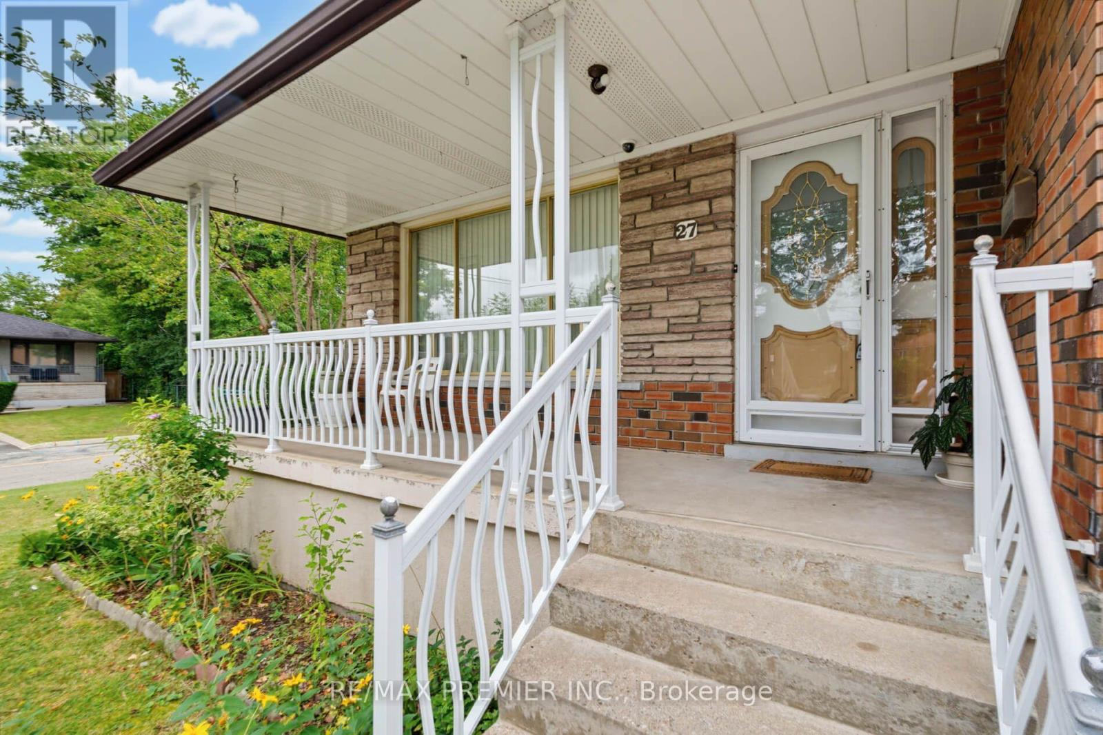 27 Whitfield Avenue, Toronto, Ontario  M9L 1G2 - Photo 2 - W13709936